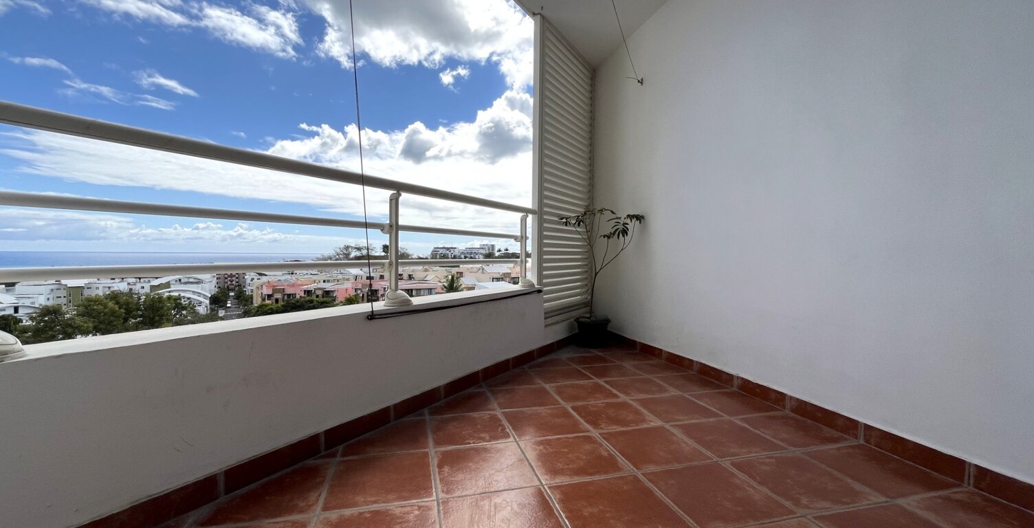 Appartement à vendre 2 pièces SAINT DENIS (974) — photo 1