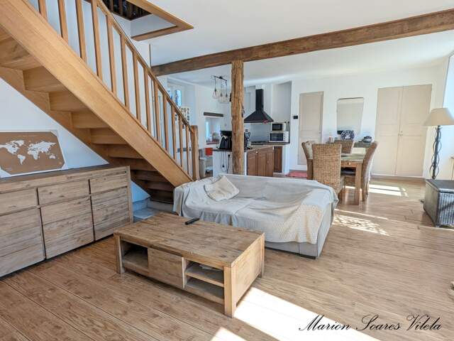 OZOUER-LE-VOULGIS – DU CHARME, DE BEAUX VOLUMES, 4 CHAMBRES ET UN JARDIN — photo du bien