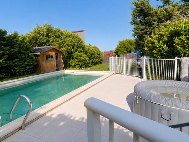 ENSEMBLE IMMOBILIER 410 m2 + 470 m2 dépendances sur 3600m2 2 maisons 1 appartement à VARENNES LES NARCY (58) proche LA CHARITE SUR LOIRE, POUILLY SUR LOIRE, COSNES SUR LOIRE, NEVERS — photo du bien