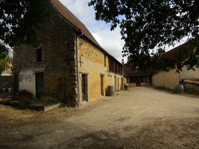 Belle maison de campagne en pierres avec dépendances — photo 1