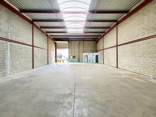 A louer local de 380m² dont 73m² de bureaux à Bondoufle — photo du bien