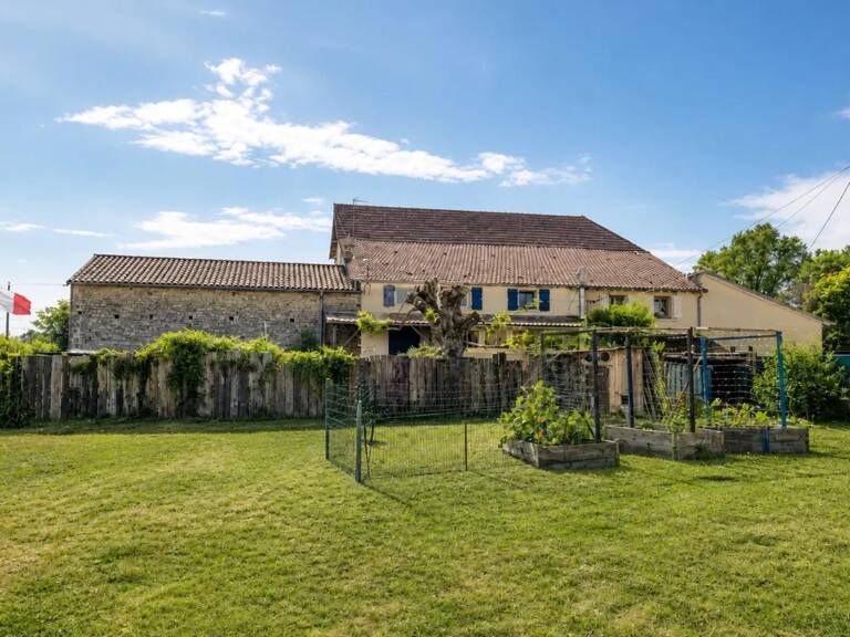 Maison de 7 pièces de 267.9 m² à Uchizy — photo 1