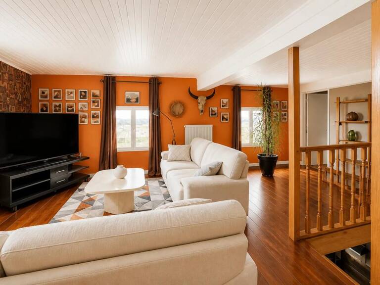 Maison de 7 pièces de 267.9 m² à Uchizy — photo 1