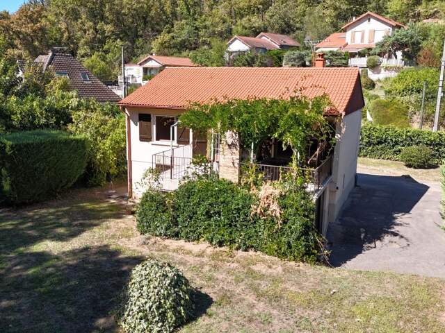 Maison avec beau terrain arboré et ruisseau en contre bas — photo du bien