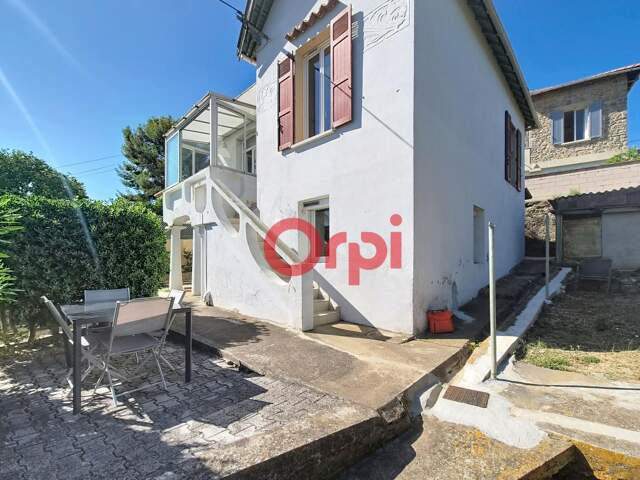 À Vendre Maison de 90 m² en deux appartements avec garage sur parcelle de  308m²  83500 LA SEYNE SUR MER — photo du bien