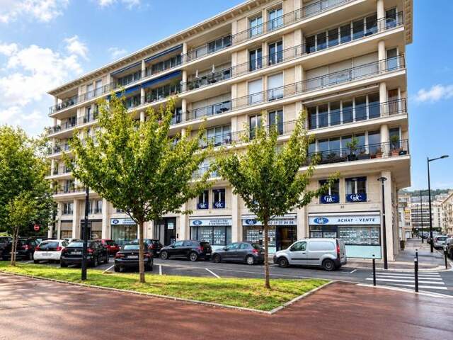 AVENUE FOCH | EXCEPTIONNEL APPARTEMENT DE 120 M² AVEC BALCON TERRASSE PLEIN SUD ET GARAGE — photo du bien