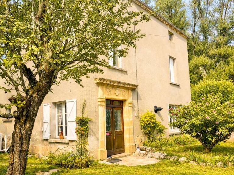 Maison en pierre du 19e siècle, 98m², 4 pièces, 2 chambres, garage, terrain: 637 m² — photo 1