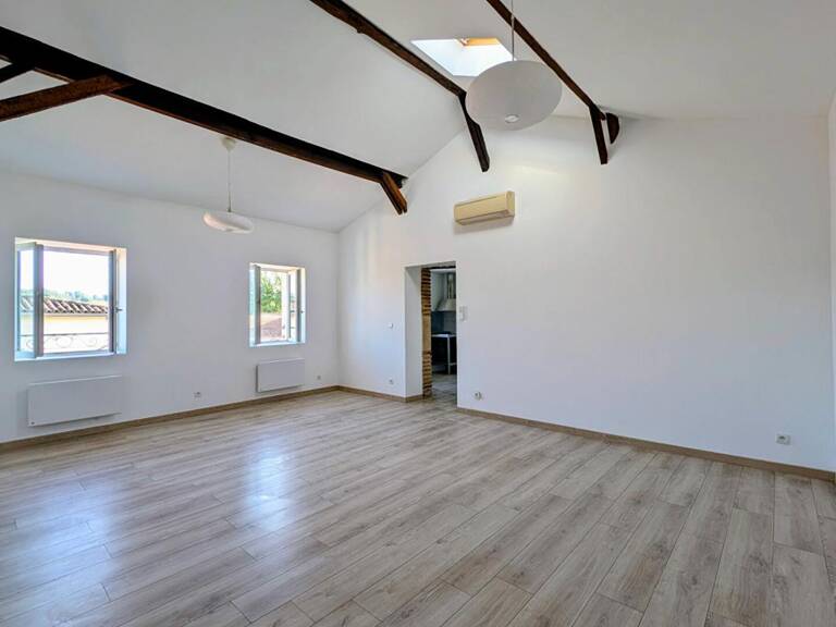 Immeuble Cazeres avec 2 appartements et un local commercial — photo 1