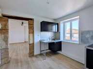 Immeuble Cazeres avec 2 appartements et un local commercial — photo 2