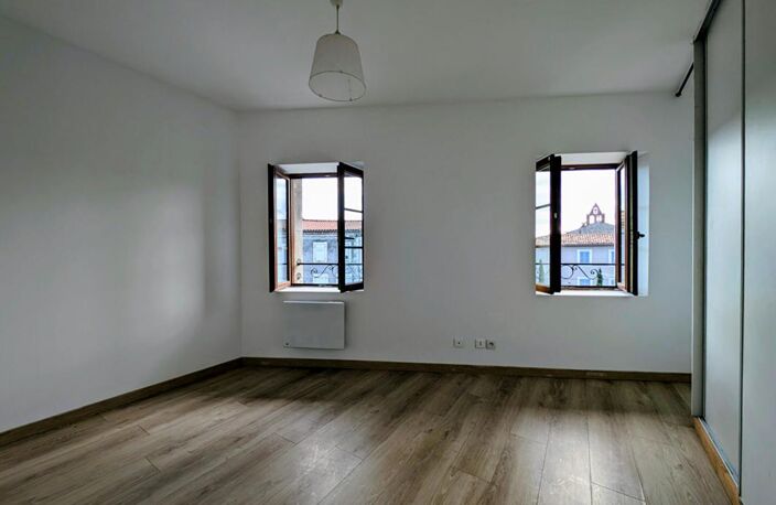 Immeuble Cazeres avec 2 appartements et un local commercial — photo 4