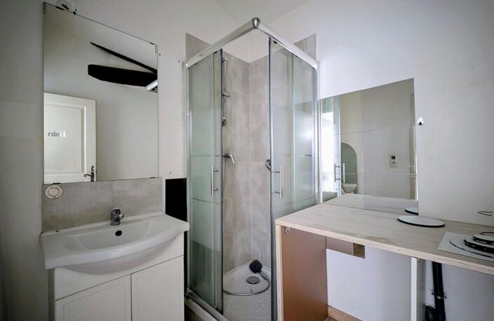 Immeuble Cazeres avec 2 appartements et un local commercial — photo 5