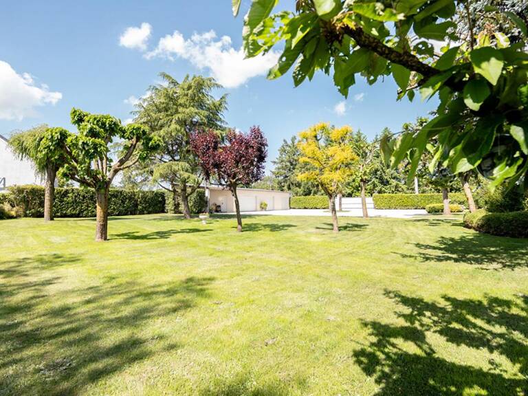LIEUX UNIQUES ® x PROPRIÉTÉS PRIVÉES ® PROPOSE GARAGE DE 83 M² ET BUCHER DE 28 M² SUR TERRAIN DE 1502 M² — photo 1