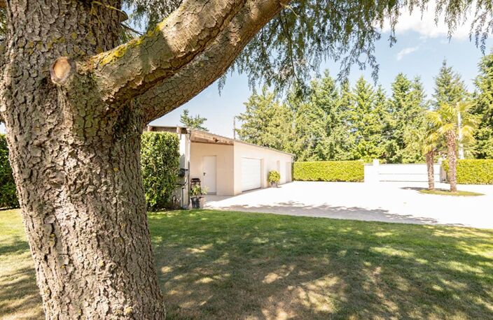 LIEUX UNIQUES ® x PROPRIÉTÉS PRIVÉES ® PROPOSE GARAGE DE 83 M² ET BUCHER DE 28 M² SUR TERRAIN DE 1502 M² — photo 2