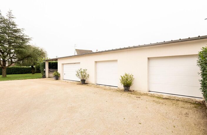 LIEUX UNIQUES ® x PROPRIÉTÉS PRIVÉES ® PROPOSE GARAGE DE 83 M² ET BUCHER DE 28 M² SUR TERRAIN DE 1502 M² — photo 4