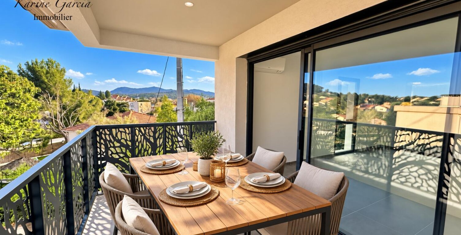 SIX FOURS LES PLAGES - APPARTEMENT DE TYPE 3 - SUPERFICIE 62 M² -  PARKING SOUS SOL — photo 1