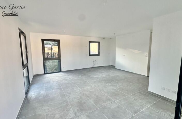 SIX FOURS LES PLAGES - APPARTEMENT DE TYPE 3 - SUPERFICIE 62 M² -  PARKING SOUS SOL — photo 4