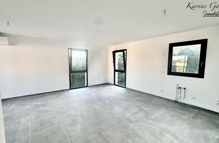 SIX FOURS LES PLAGES - APPARTEMENT DE TYPE 3 - SUPERFICIE 62 M² -  PARKING SOUS SOL — photo 5