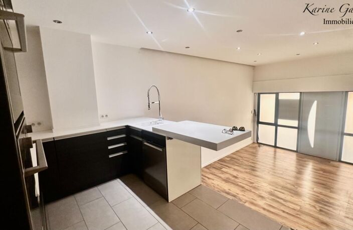COEUR DE VILLE - MOURILLON - SUPERBE APPARTEMENT 5 PIECES - 2 CAVES — photo 2