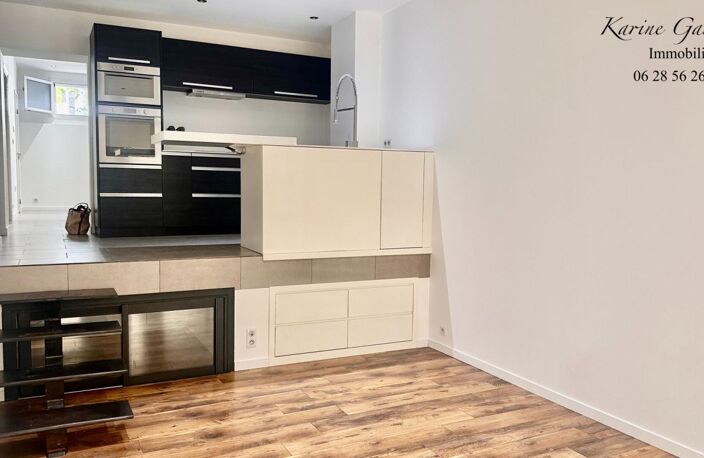 COEUR DE VILLE - MOURILLON - SUPERBE APPARTEMENT 5 PIECES - 2 CAVES — photo 4