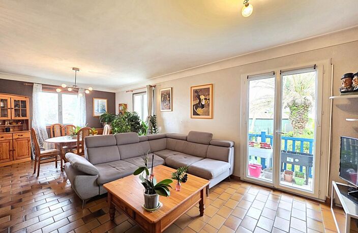 Appartement T4 avec balcon, terrasse, jardin, fronton, cave/buanderie et parking — photo 2