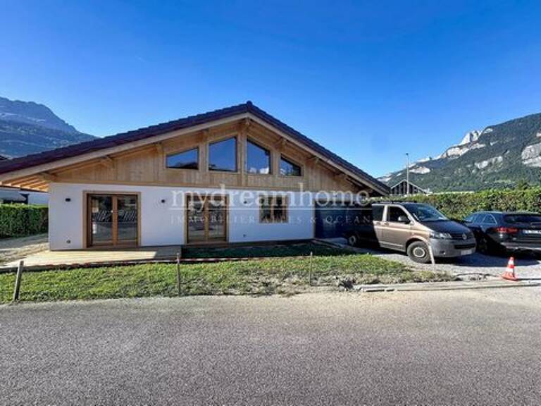 Superbe chalet neuf de 4 pièces de 178 m² à Sallan — photo 1