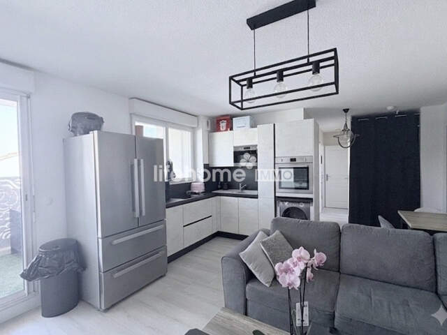 TRES BEAU T3 ENTIEREMENT RENOVE-TERRASSE-GARAGE FERME-PLACE DE P — photo du bien