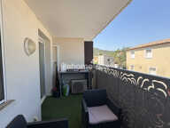 TRES BEAU T3 ENTIEREMENT RENOVE-TERRASSE-GARAGE FERME-PLACE DE P — photo 2