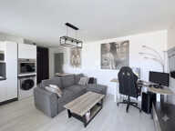 TRES BEAU T3 ENTIEREMENT RENOVE-TERRASSE-GARAGE FERME-PLACE DE P — photo 4