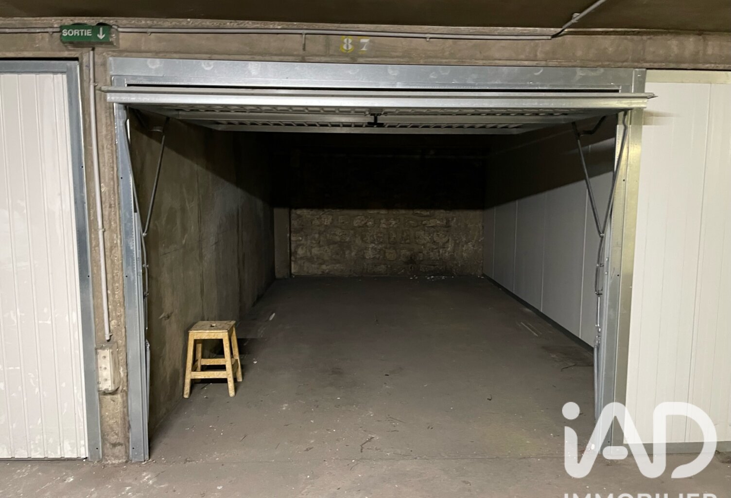 Vente Garage 132 m&sup2; — photo 1
