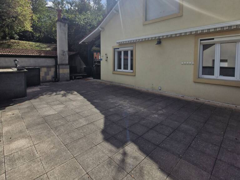 Vente Maison/villa 8 pièces — photo 1