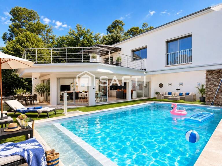 Villa d'exception suspendue entre golf et liberté. — photo 1