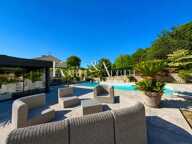 Propriété de caractère avec 4 chambres, garage, préau et piscine. — photo 4