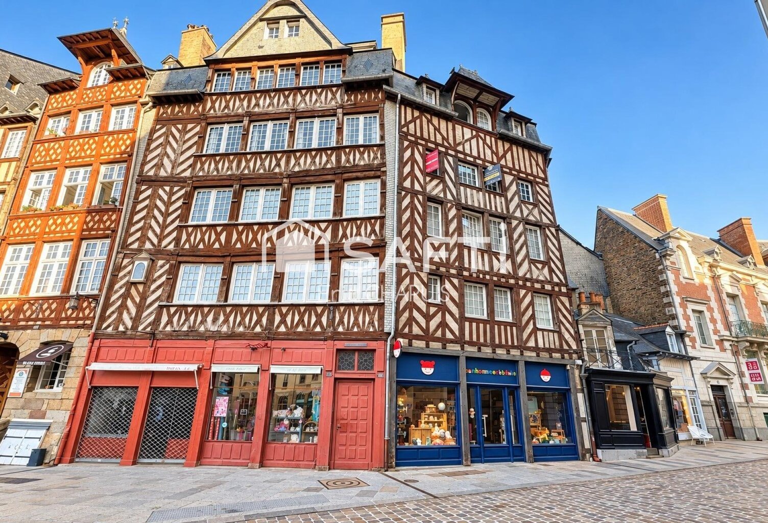 Rennes  Centre historique | Appartement 2 pièces de 60 m² | Entièrement rénové | Ascenseur | Cave — photo 1