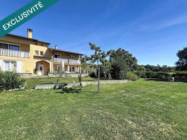 Villa type T8 - Garage de 70 m2 - — photo du bien