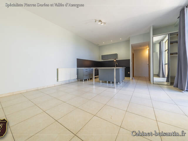Plain-pied avec terrasse, parking et garage — photo du bien