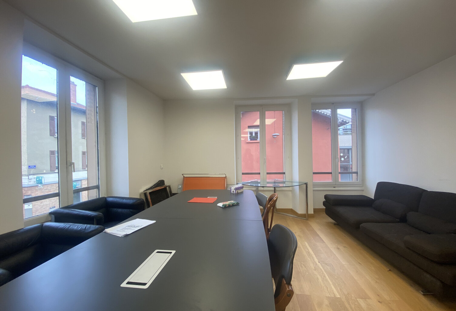 APPARTEMENT CONFORTABLE IDEALEMENT SITUE A CRAPONNE — photo 1