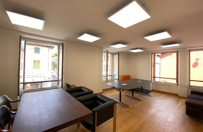 APPARTEMENT CONFORTABLE IDEALEMENT SITUE A CRAPONNE — photo 3