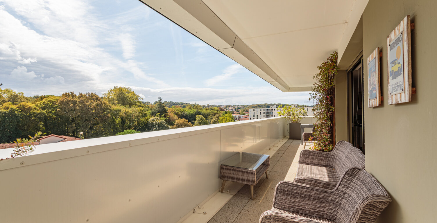 Dernier étage, terrasse de 74m2, vue panoramique — photo 1