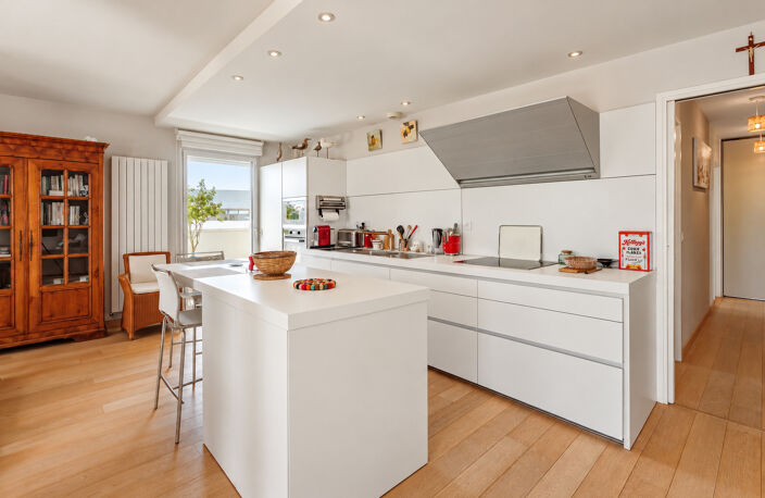Dernier étage, terrasse de 74m2, vue panoramique — photo 3