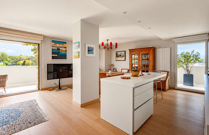 Dernier étage, terrasse de 74m2, vue panoramique — photo 5