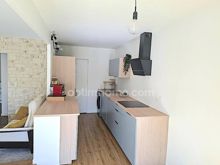 Appartement - 4 pièces - 3 chambres - 79 m² - Balcon - Garage et Cave — photo 1