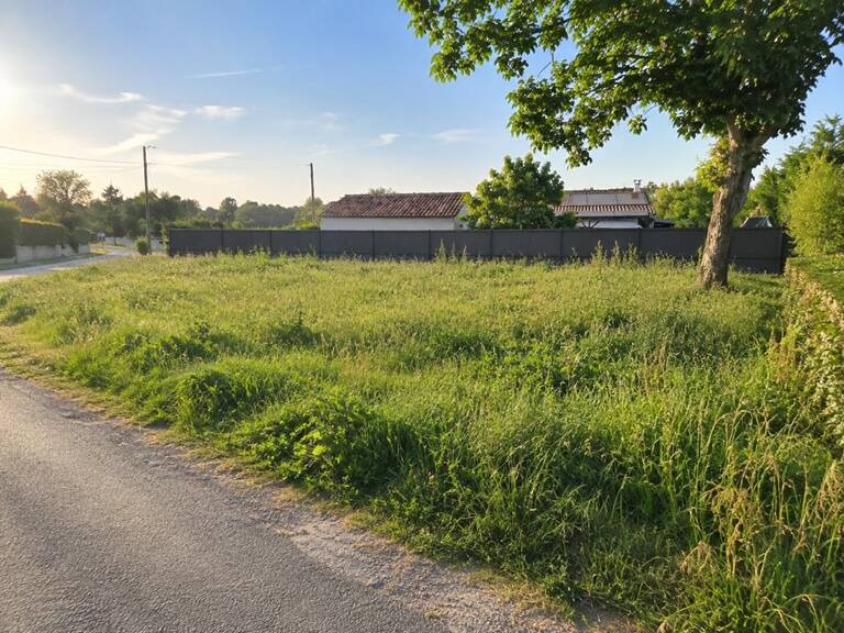 Terrain à bâtir à Peujard (33240) — photo 1