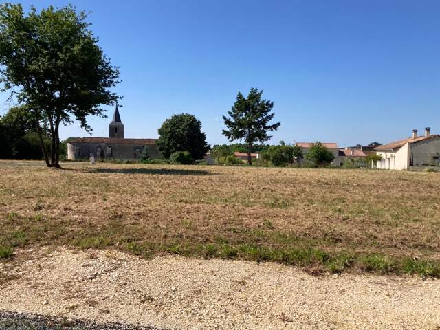 Terrain à bâtir à Saint-Vaize (17100) — photo du bien