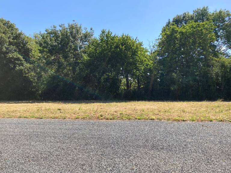 Terrain à bâtir à Saint-Vaize (17100) — photo 1