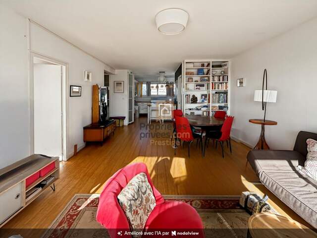 Ensemble de deux appartements situés sur le même palier, offrant au total 6 chambres avec balcon — photo du bien