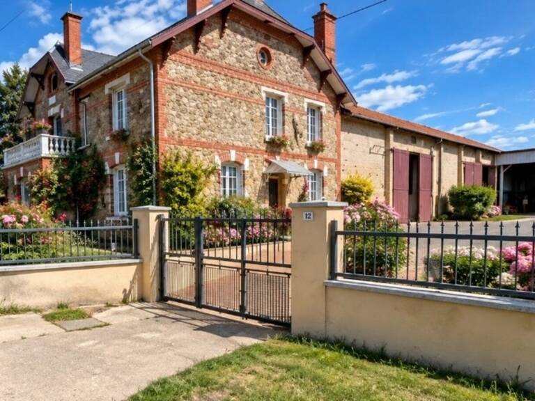 Propriete à vendre 8 pièces à 25 mn de REIMS (51) PROPRIÉTÉ avec MAISON et FERME sur environ 1,2 ha de TERRAIN — photo 1