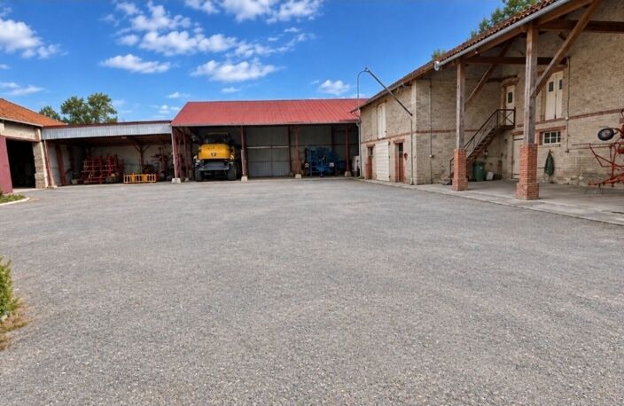 Propriete à vendre 8 pièces à 25 mn de REIMS (51) PROPRIÉTÉ avec MAISON et FERME sur environ 1,2 ha de TERRAIN — photo 2