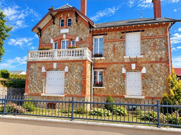 Propriete à vendre 8 pièces à 25 mn de REIMS (51) PROPRIÉTÉ avec MAISON et FERME sur environ 1,2 ha de TERRAIN — photo 1