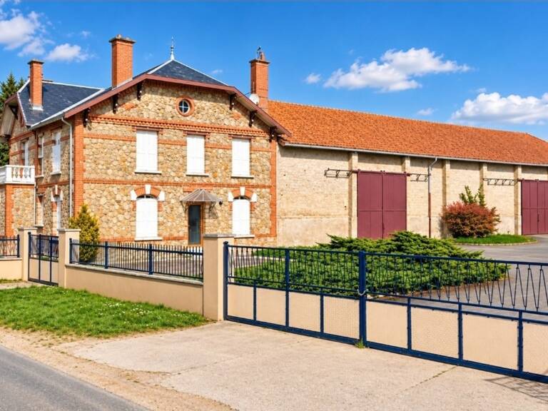Propriete à vendre 8 pièces à 25 mn de REIMS (51) PROPRIÉTÉ avec MAISON et FERME sur environ 1,2 ha de TERRAIN — photo 1