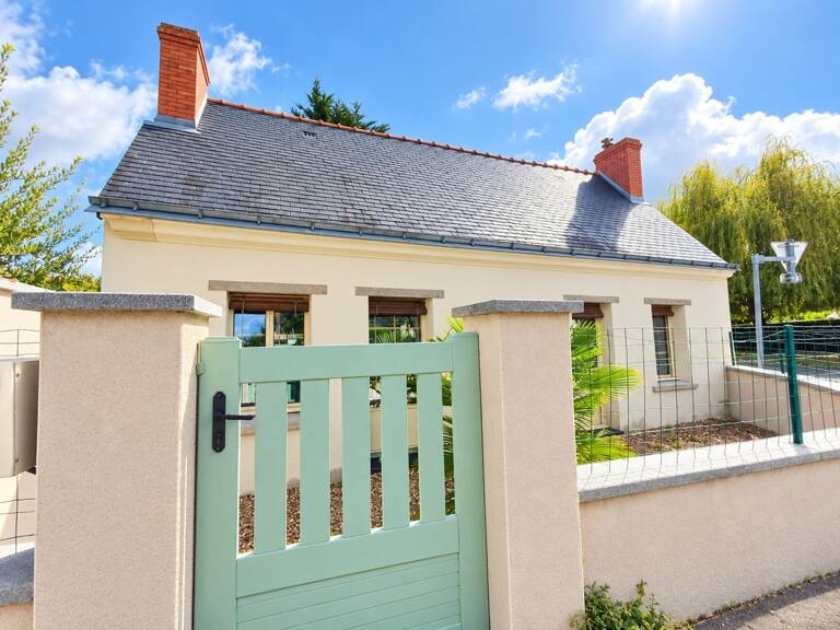 Charmante maison en pierres - située au coeur des Rosiers sur Loire — photo 1